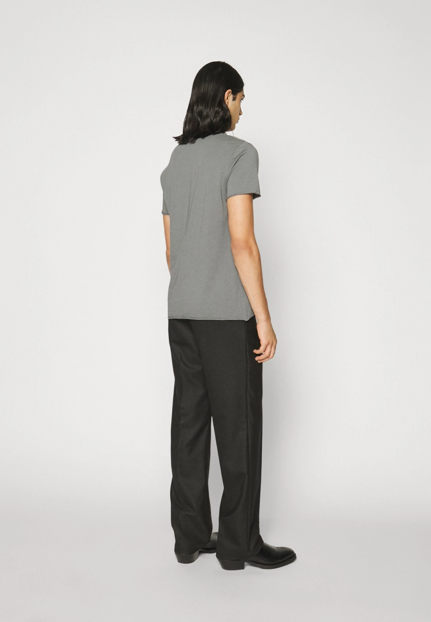 Filippa K Roll Neck - T-Shirt Basic - Smoke Gree 6 Filippa K Roll Neck - T-Shirt Basic - Smoke Gree - Afbeelding 4