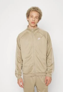 Nike Sportswear Club - Trainingsvest - Khaki -Heren Mode Boutique 22dfbcd03ec6414b97194af4332548d4