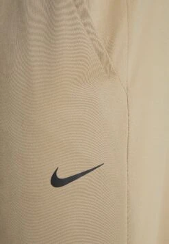 Nike Performance Totality Pant - Trainingsbroek - Khaki -Heren Mode Boutique 23e1ee3676494450a7a83b4e076e0326