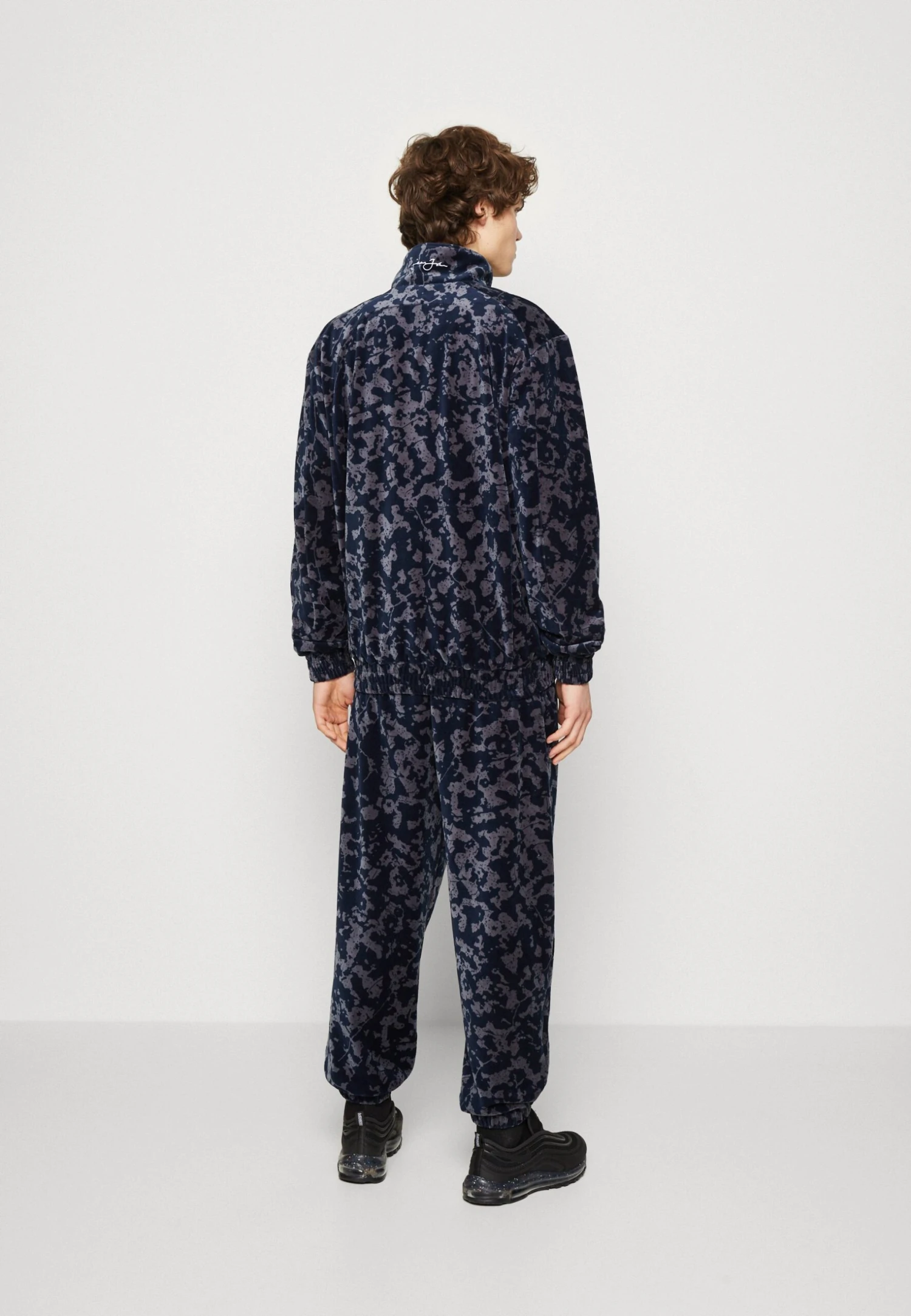 Sean John Script Logo Floral Camouflage Trackjacket - Trainingsvest - Blue 5 Sean John Script Logo Floral Camouflage Trackjacket - Trainingsvest - Blue - Afbeelding 3