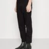 NN07 Theo - Broek - Black 1 NN07 Theo - Broek - Black -Heren Mode Boutique 34e8741043ce4e80b9ab88c156234e32