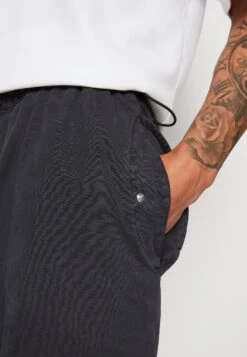 BDG Urban Outfitters Chute Baggy Tech Pant - Broek - Black 13 BDG Urban Outfitters Chute Baggy Tech Pant - Broek - Black -Heren Mode Boutique 376c0440a34546e8993b3b1fbf6f9e33