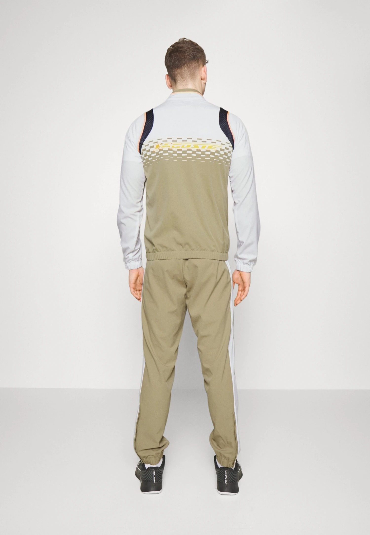 Lacoste Sport Tracksuit - Trainingspak - Blanc/Beige/Bleu/Orange 5 Lacoste Sport Tracksuit - Trainingspak - Blanc/Beige/Bleu/Orange - Afbeelding 3