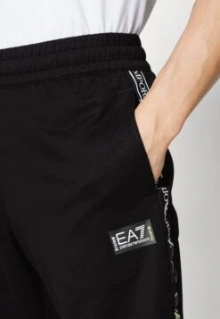 EA7 Emporio Armani Bermuda - Shorts - Black -Heren Mode Boutique 52c70360a99f4e4d97c59e031fc4bb37
