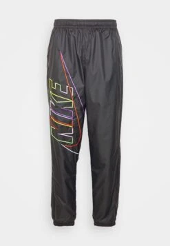 Nike Sportswear Wvn Mcf - Trainingsbroek - Black -Heren Mode Boutique 5f5a6724ca8843c49e39c7259e82f92a