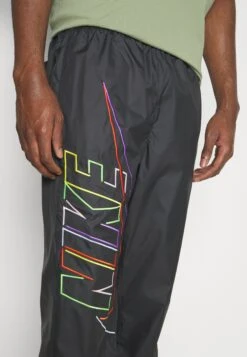 Nike Sportswear Wvn Mcf - Trainingsbroek - Black -Heren Mode Boutique 695f0650433a4f448facfe02bb9b8d9b