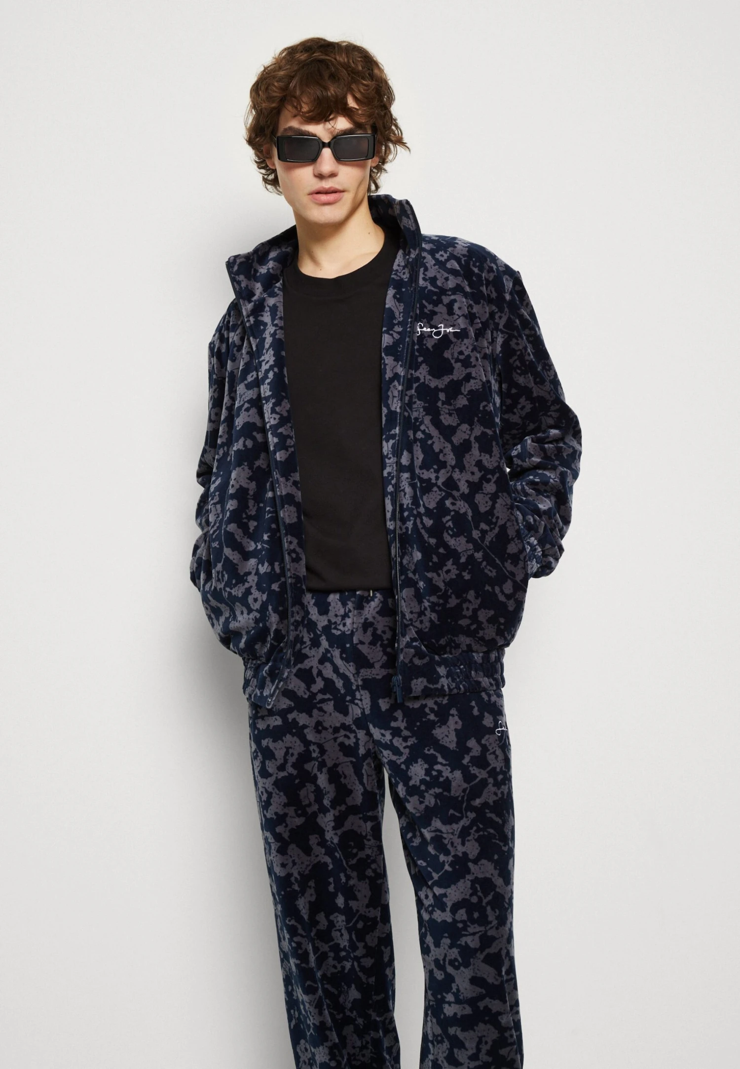 Sean John Script Logo Floral Camouflage Trackjacket - Trainingsvest - Blue 6 Sean John Script Logo Floral Camouflage Trackjacket - Trainingsvest - Blue - Afbeelding 4