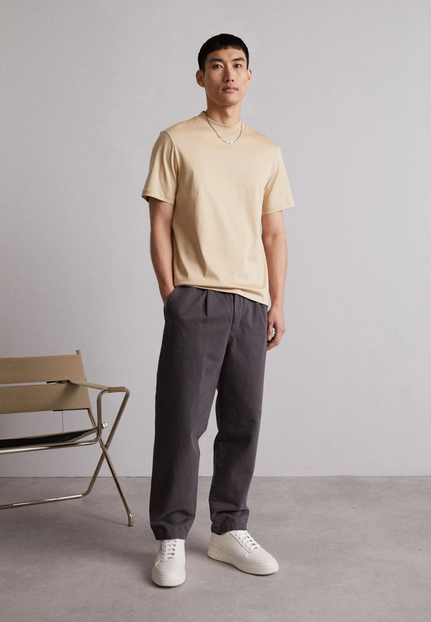 J.Lindeberg Ace Mock Neck - T-Shirt Basic - Safari Beige 4 J.Lindeberg Ace Mock Neck - T-Shirt Basic - Safari Beige - Afbeelding 2
