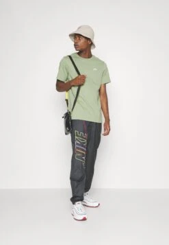 Nike Sportswear Wvn Mcf - Trainingsbroek - Black -Heren Mode Boutique 7223f6ad0ce942b7bee5e820f257b3fa