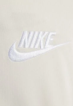 Nike Sportswear M Nk Club Pk Trk Basic - Trainingspak - Light Orewood Brown White 19 Nike Sportswear M Nk Club Pk Trk Basic - Trainingspak - Light Orewood Brown White -Heren Mode Boutique 7373f1cafc2f4b3eb299ccfb90cb933c