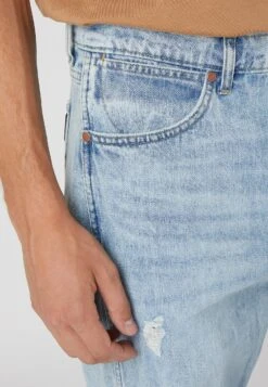 Wrangler Redding - Relaxed Fit Jeans - Ripped Light Wash -Heren Mode Boutique 73a3f55553bc4d89a44b06fe2da35348
