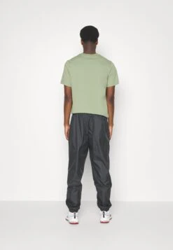 Nike Sportswear Wvn Mcf - Trainingsbroek - Black -Heren Mode Boutique 75fee2143b5844f4bbe9322acf21f75f