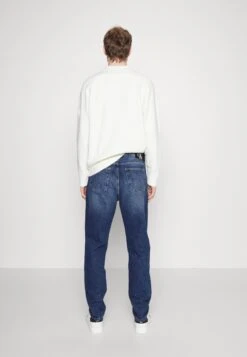 Calvin Klein Jeans Regular Taper - Relaxed Fit Jeans - Denim Dark -Heren Mode Boutique 7635a44992de458cb850152b3fb2f7ba