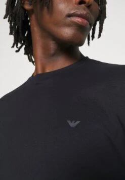 Emporio Armani Set 2 Pack - T-Shirt Basic - Blu Navy -Heren Mode Boutique 7e696bc050f841c6a66438a91a67a87e