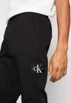Calvin Klein Jeans Monologo Badge Casual - Broek - Black 11 Calvin Klein Jeans Monologo Badge Casual - Broek - Black -Heren Mode Boutique 8552322066624ed1adda76ae37bfaba5