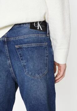 Calvin Klein Jeans Regular Taper - Relaxed Fit Jeans - Denim Dark -Heren Mode Boutique 93262c2ae4c54ac185846743fdafda03