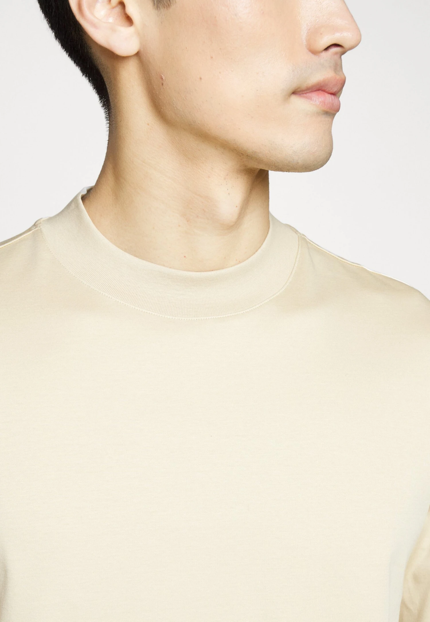 J.Lindeberg Ace Mock Neck - T-Shirt Basic - Safari Beige 8 J.Lindeberg Ace Mock Neck - T-Shirt Basic - Safari Beige - Afbeelding 6