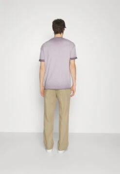 DRYKORN Thilo - T-Shirt Basic - 8400 Purple -Heren Mode Boutique a501596bfda443d989d5e7d23c65a58b