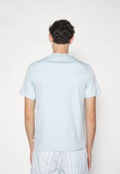 J.Lindeberg Ace Mock Neck - T-Shirt Basic - Dream Blue 12 J.Lindeberg Ace Mock Neck - T-Shirt Basic - Dream Blue -Heren Mode Boutique a7cbf70e1ecf4c88ab0738210a5b61ba