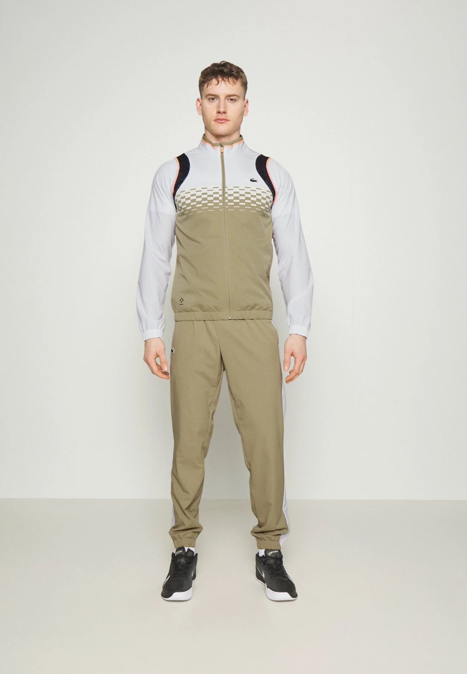 Lacoste Sport Tracksuit - Trainingspak - Blanc/Beige/Bleu/Orange 3 Lacoste Sport Tracksuit - Trainingspak - Blanc/Beige/Bleu/Orange