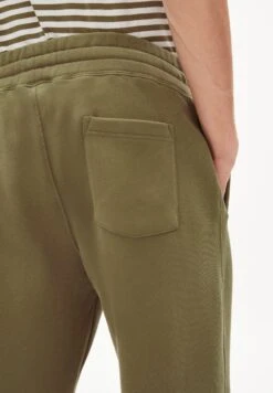 Armedangels Aadan Comfort - Trainingsbroek - Oliva -Heren Mode Boutique b54e6433c86a46549f88cae37da54167