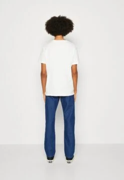 Wrangler Logo Tee - T-Shirt Basic - White -Heren Mode Boutique bb5489c72b384d289c9fe80576078cf5