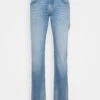 ESPRIT Slim Fit Jeans - Blue Light Wash 1 ESPRIT Slim Fit Jeans - Blue Light Wash -Heren Mode Boutique c04c8a42b24f493b9233c78d04119c55