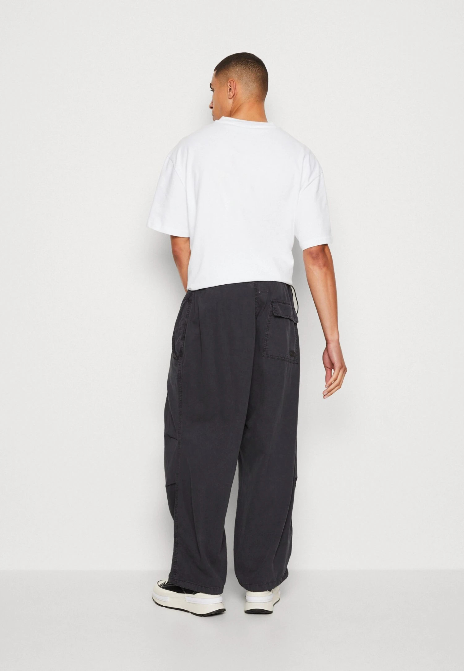 BDG Urban Outfitters Chute Baggy Tech Pant - Broek - Black 5 BDG Urban Outfitters Chute Baggy Tech Pant - Broek - Black - Afbeelding 3