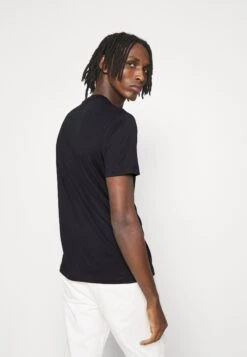 Emporio Armani Set 2 Pack - T-Shirt Basic - Blu Navy -Heren Mode Boutique c6281ef3538f49bdb1f29749f6e739ca