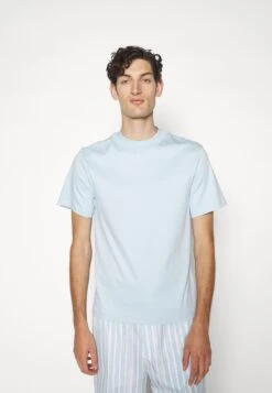 J.Lindeberg Ace Mock Neck - T-Shirt Basic - Dream Blue 11 J.Lindeberg Ace Mock Neck - T-Shirt Basic - Dream Blue -Heren Mode Boutique c6727044ef7442c5bebdbe746cf98a49
