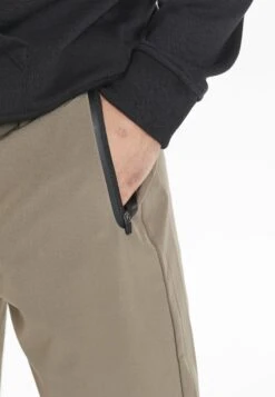 Virtus Trainings Blag Hyper Stretch- Trainingsbroek - Olive -Heren Mode Boutique cdbaf1e7ea2f45a2a6d12d10622a4923