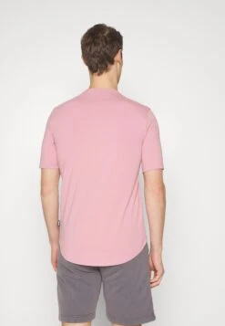 BALR Athletic Small Branded Chest- T-Shirt Basic - Rose -Heren Mode Boutique dcb457b922dc45dfac7c27e299c0ddd8