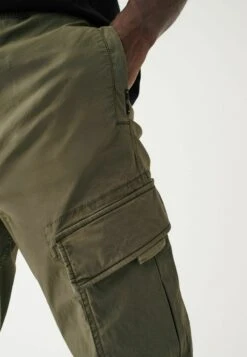 Next Stretch UtilityRegular- Cargobroek - Khaki Green -Heren Mode Boutique e82418a5df514d29b6bace117aeb3a84
