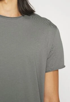 Filippa K Roll Neck - T-Shirt Basic - Smoke Gree 17 Filippa K Roll Neck - T-Shirt Basic - Smoke Gree -Heren Mode Boutique ebbcfc488d2c457d928aa825a8c523f1