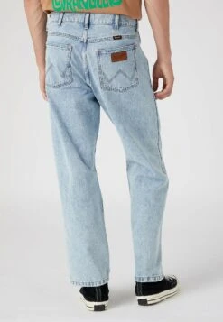 Wrangler Redding - Relaxed Fit Jeans - Ripped Light Wash -Heren Mode Boutique f1867e46afde46f7a9282901c26e2e56