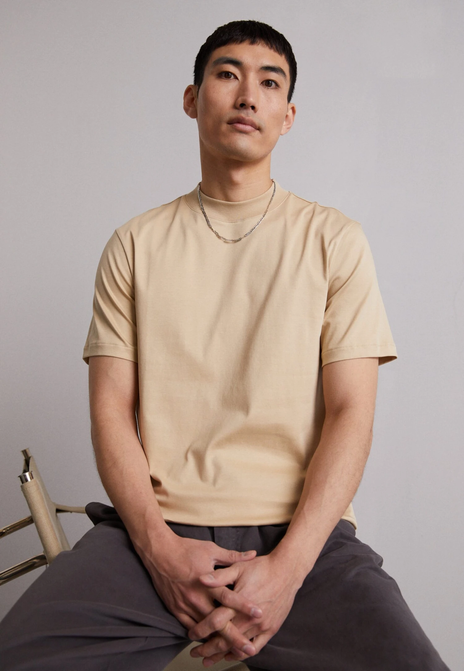 J.Lindeberg Ace Mock Neck - T-Shirt Basic - Safari Beige 3 J.Lindeberg Ace Mock Neck - T-Shirt Basic - Safari Beige